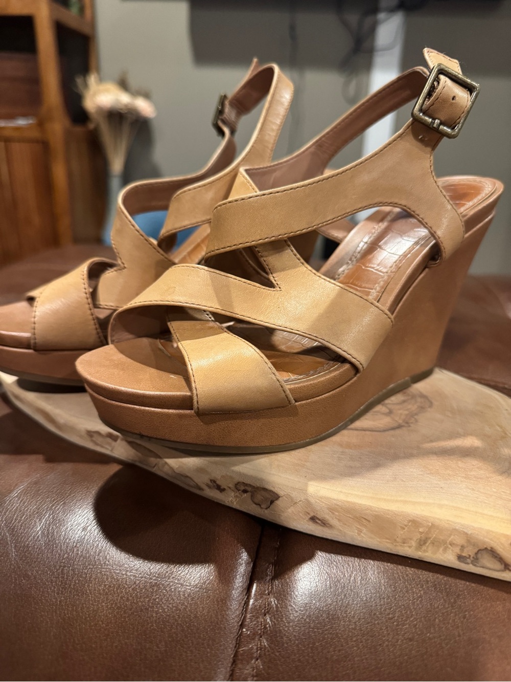 Gianni Bini Tan Strappy Platform Wedge Sandals Women’s Siz